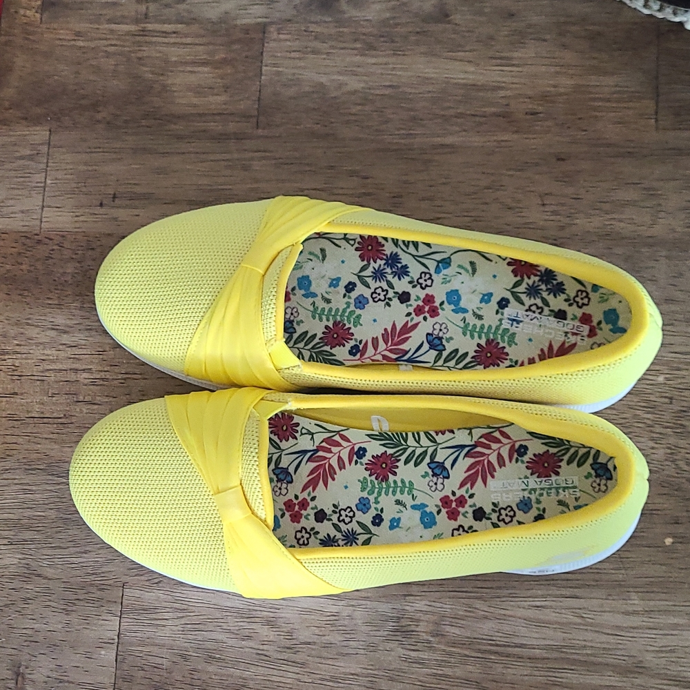 Skechers Goga Mats.  Size 8.  Yellow.